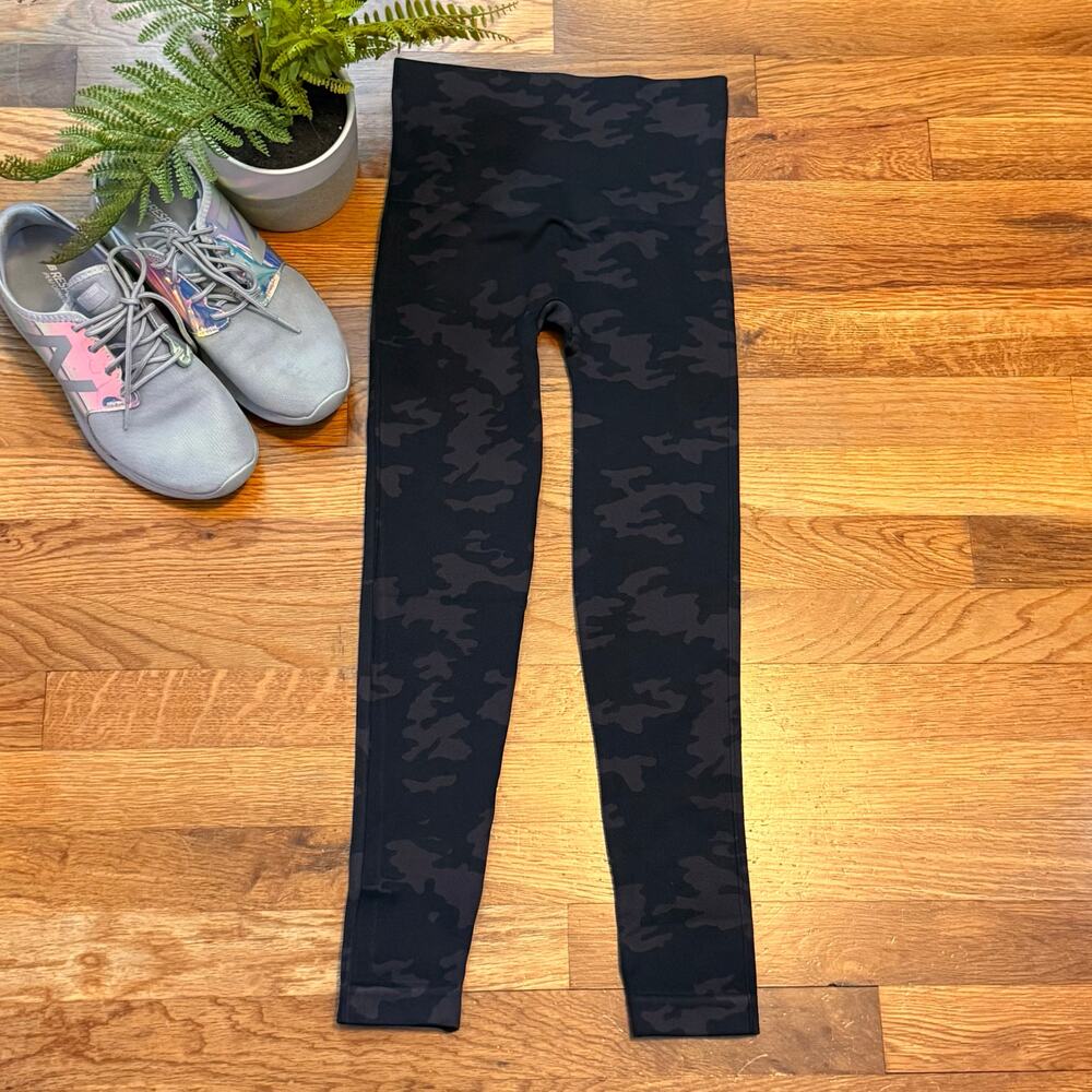 Spanx Womens XS Black Gray Camo Camouflage Print Nylon Leggings Athleisure Comfy